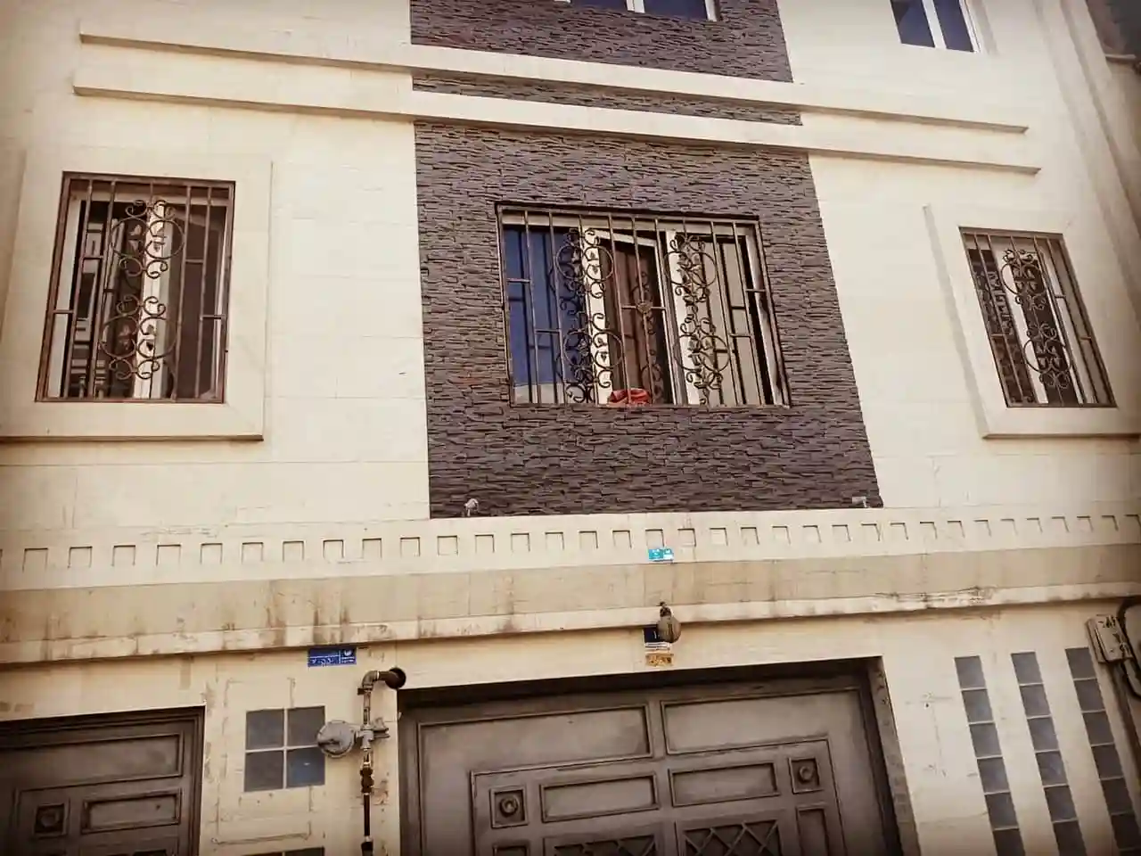 هزینه نصب و حمل حفاظ پنجره فلزی هزینه نصب و حمل حفاظ پنجره فلزی