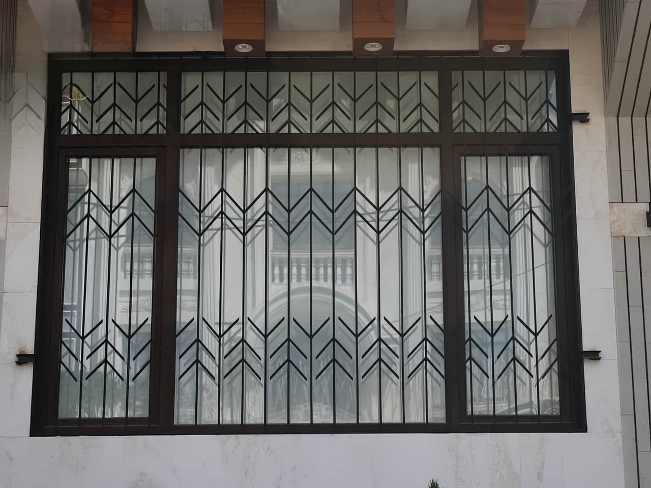 حفاظ پنجره آهنی و مزایای استفاده از آن حفاظ پنجره آهنی و مزایای استفاده از آن