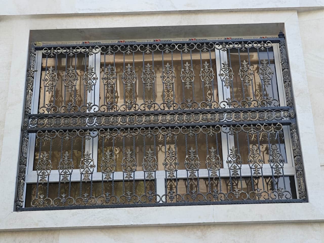 حفاظ پنجره دوجداره نرده دار