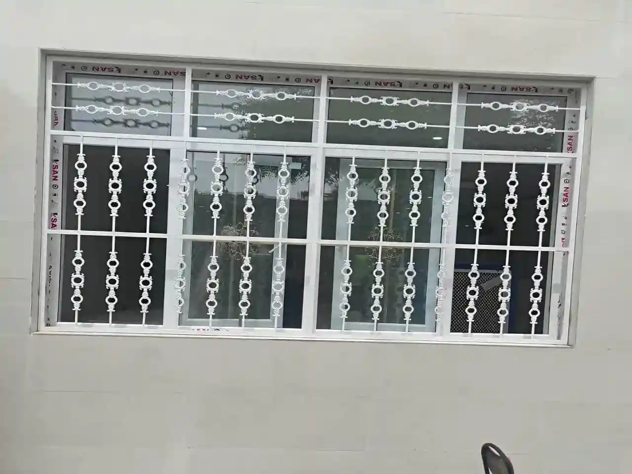 حفاظ پنجره مدرن برای متمایز کردن ساختمان حفاظ پنجره مدرن برای متمایز کردن ساختمان