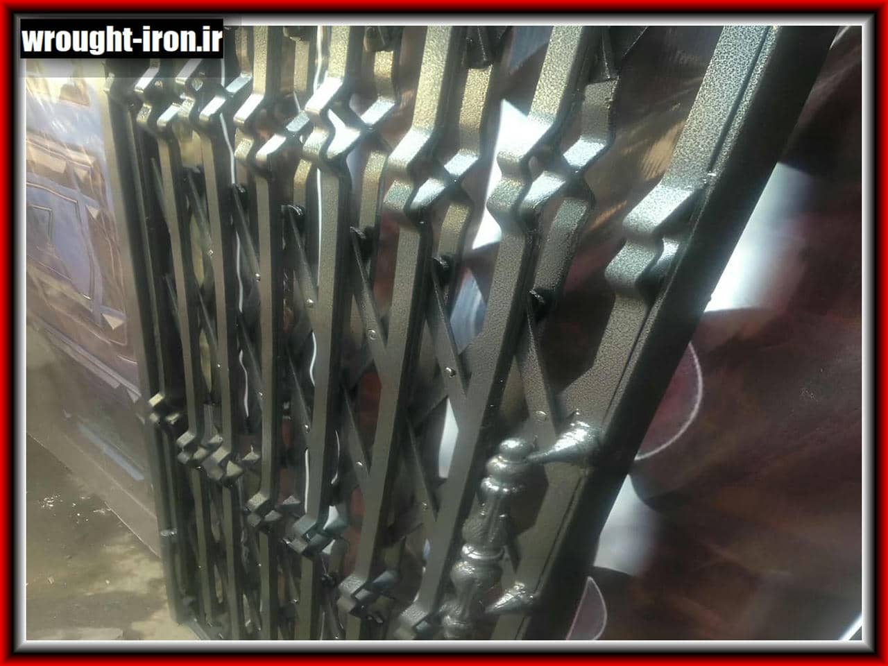 چگونه از درب آکاردئونی برای مکان‌های تجاری و اداری استفاده کنیم؟