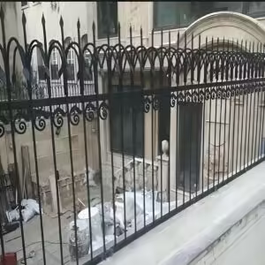 حفاظ سرنیزه ای دیواری