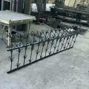 حفاظ شمشادی دیواری