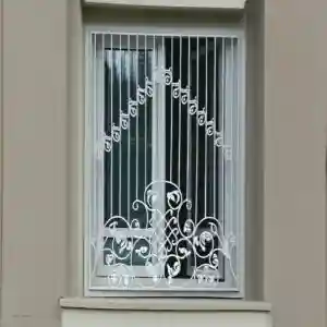 حفاظ پنجره بهار با طراحی هنری