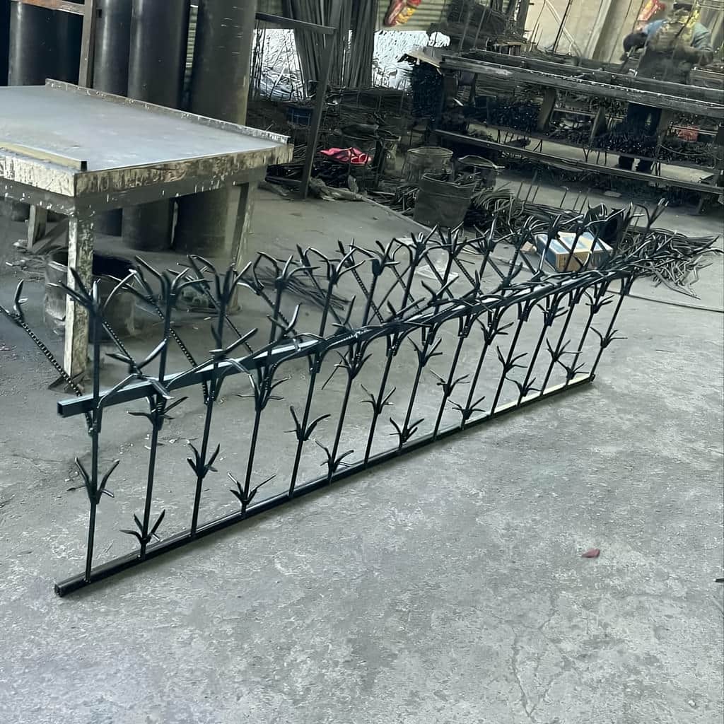 حفاظ شمشادی دیواری