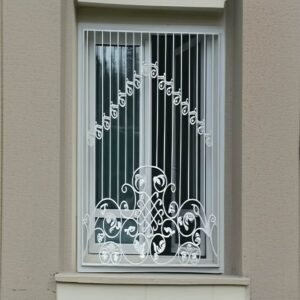 حفاظ پنجره بهار با طراحی هنرمندانه