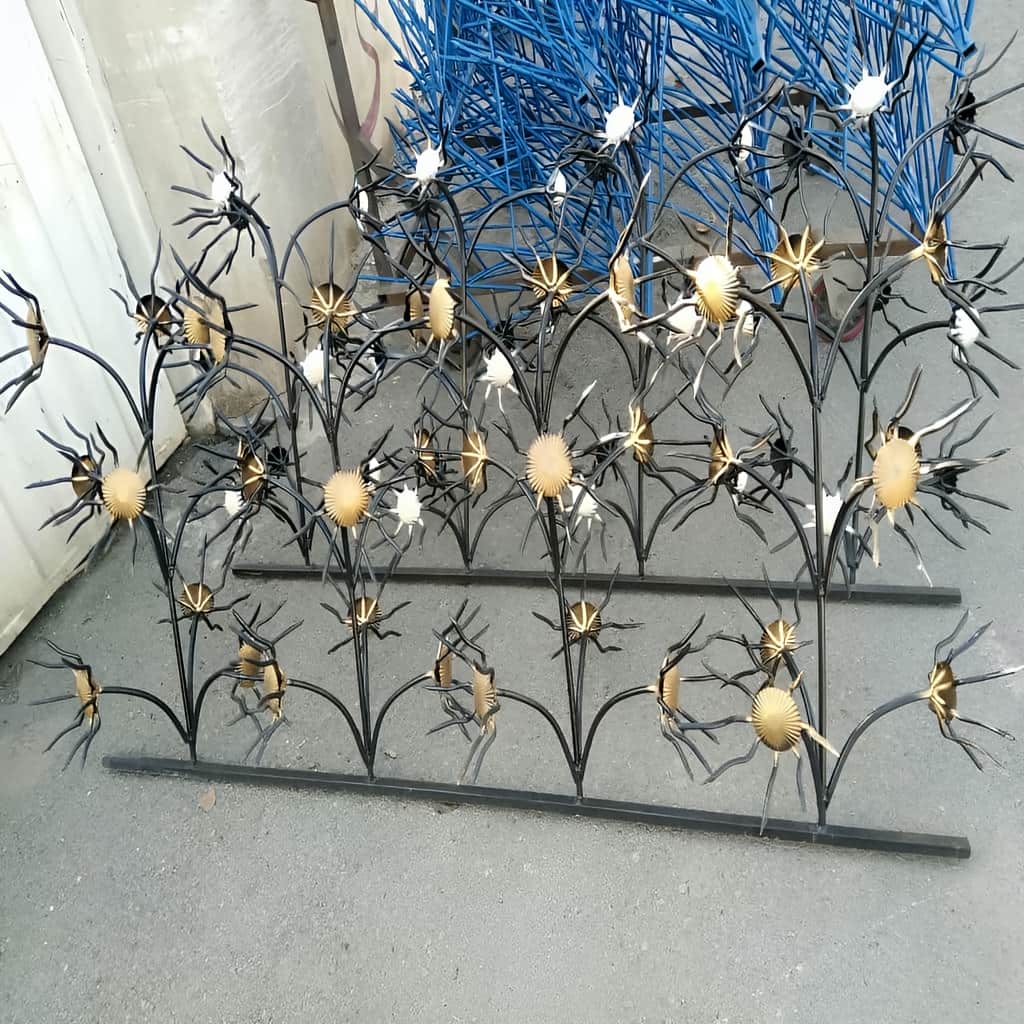 حفاظ گل آفتابگردان دیواری برای دیوار سنگی