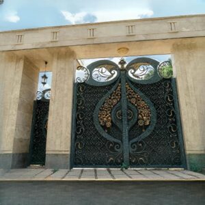 درب فلزی دسته گل کلاسیک ویلا