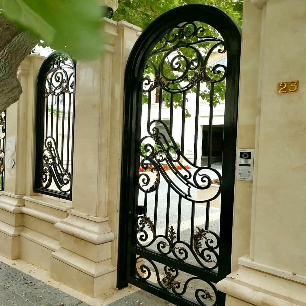 خرید درب حیاط آهنی کلاسیک فرفورژه