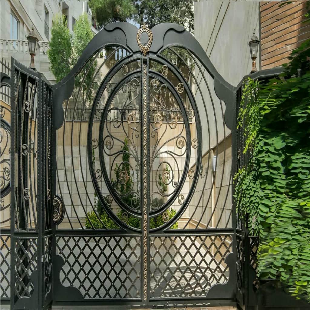 نصب درب حیاط آهنی با جک برقی