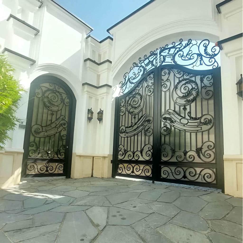 villa-door-wrought-iron-kp کارخانه ساخت درب حیاط ساده و شیک فلزی ضدزنگ