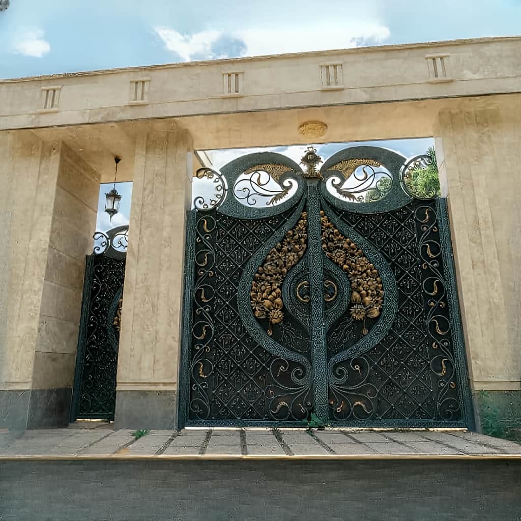 درب فلزی دسته گل کلاسیک ویلا