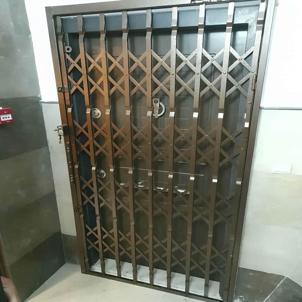 نصب حفاظ آکاردئونی چهارگل در لواسان