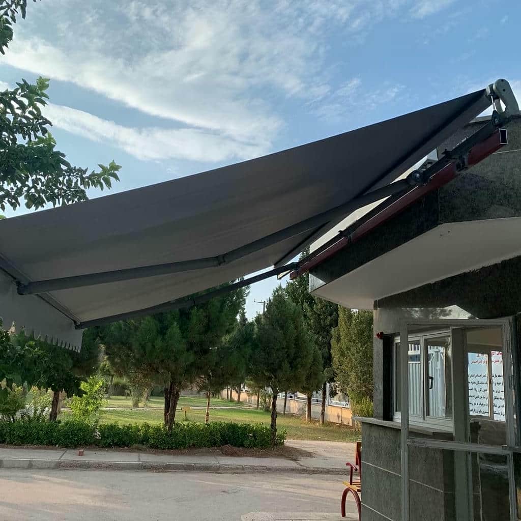 سایبان برقی بازویی اتوماتیک در سمنان