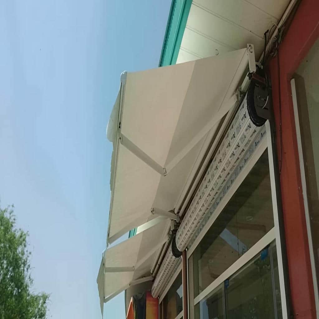 نصب سایبان برقی بازویی اتوماتیک پارچه ضدآب در نوشهر
