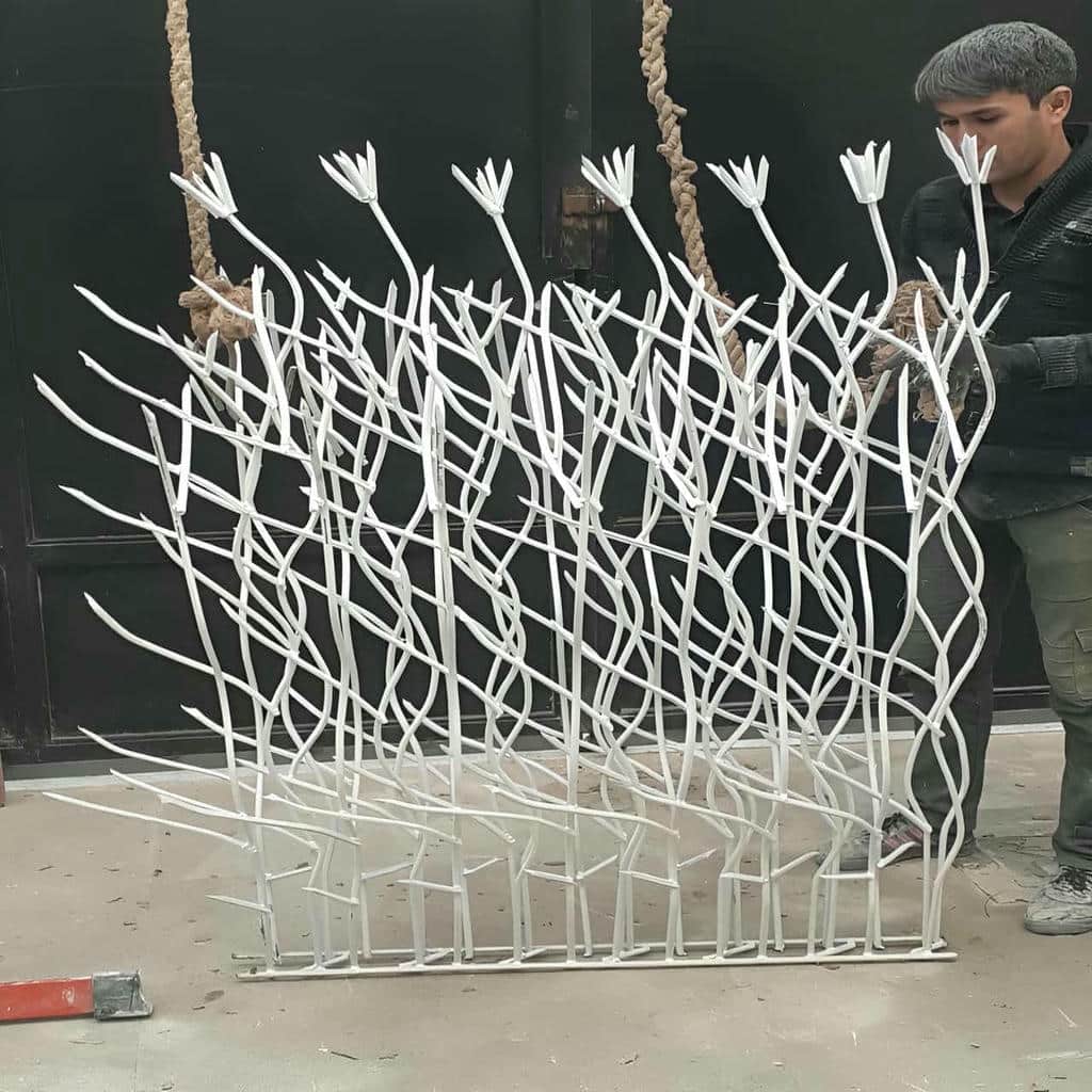 نصب حفاظ شاخ گوزنی دیوار حیاط در گنبدکاووس