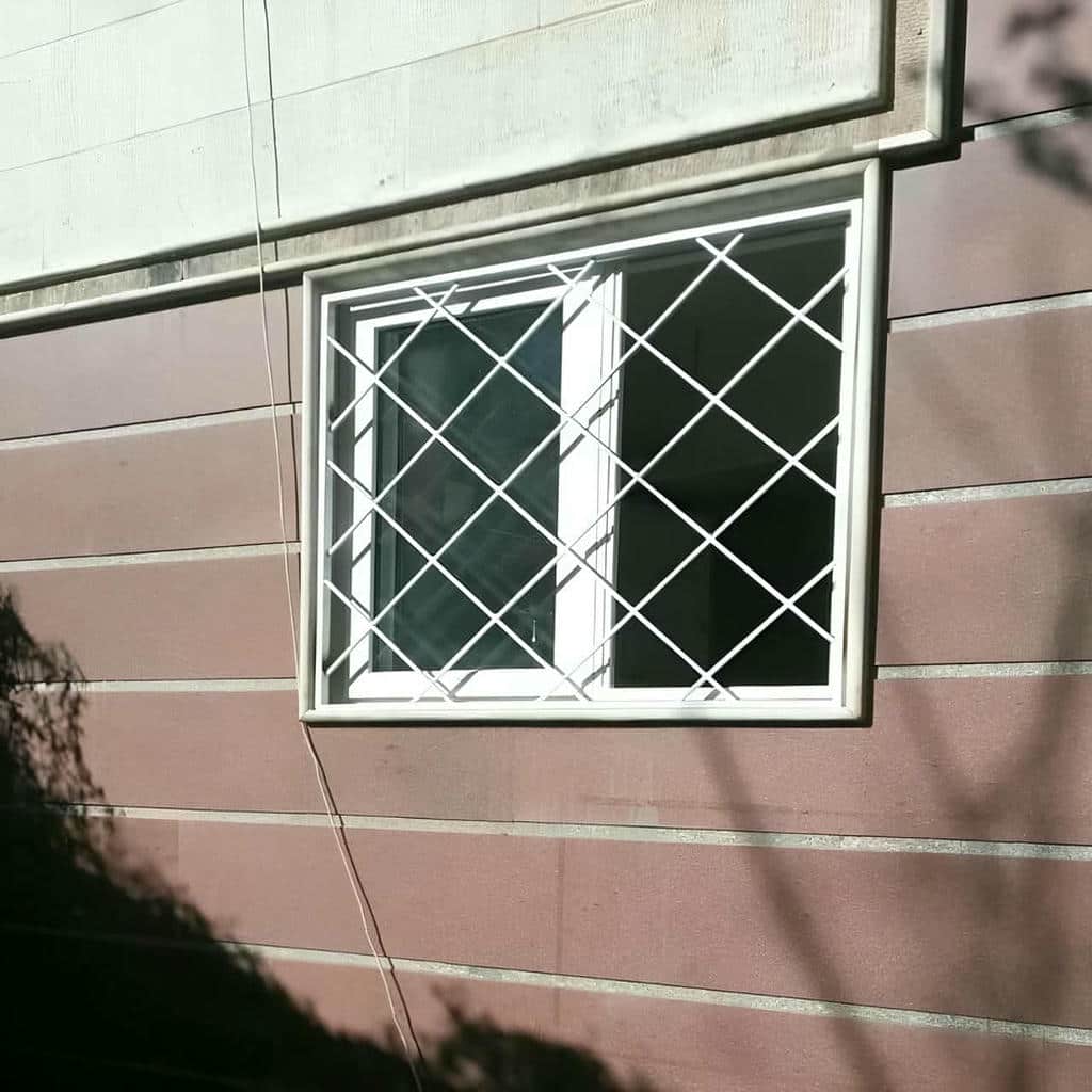 نصب حفاظ پنجره بازشو در سمنان
