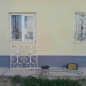نرده پنجره آهنی در بندر چابهار