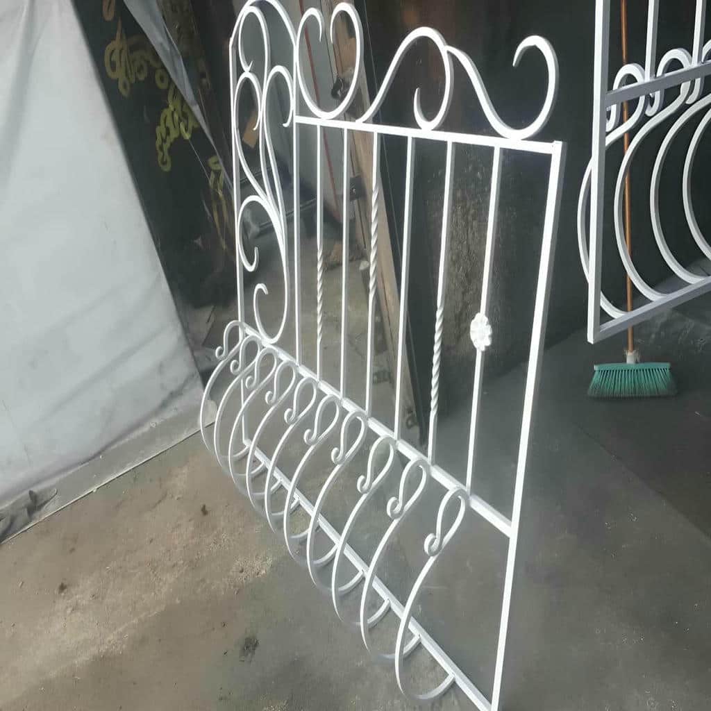 فروش حفاظ پنجره بازشو در گنبدکاووس