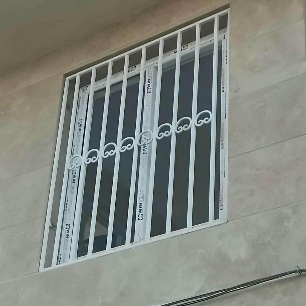 نصب حفاظ پنجره فرفورژه مدرن در سنندج