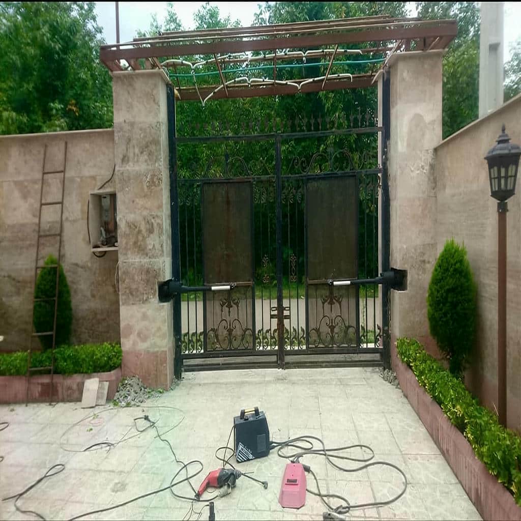 نصب جک درب پارکینگ اتوماتیک لولایی در سقز
