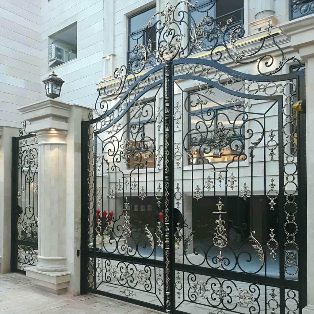 درب حیاط ویلا در کمال شهر