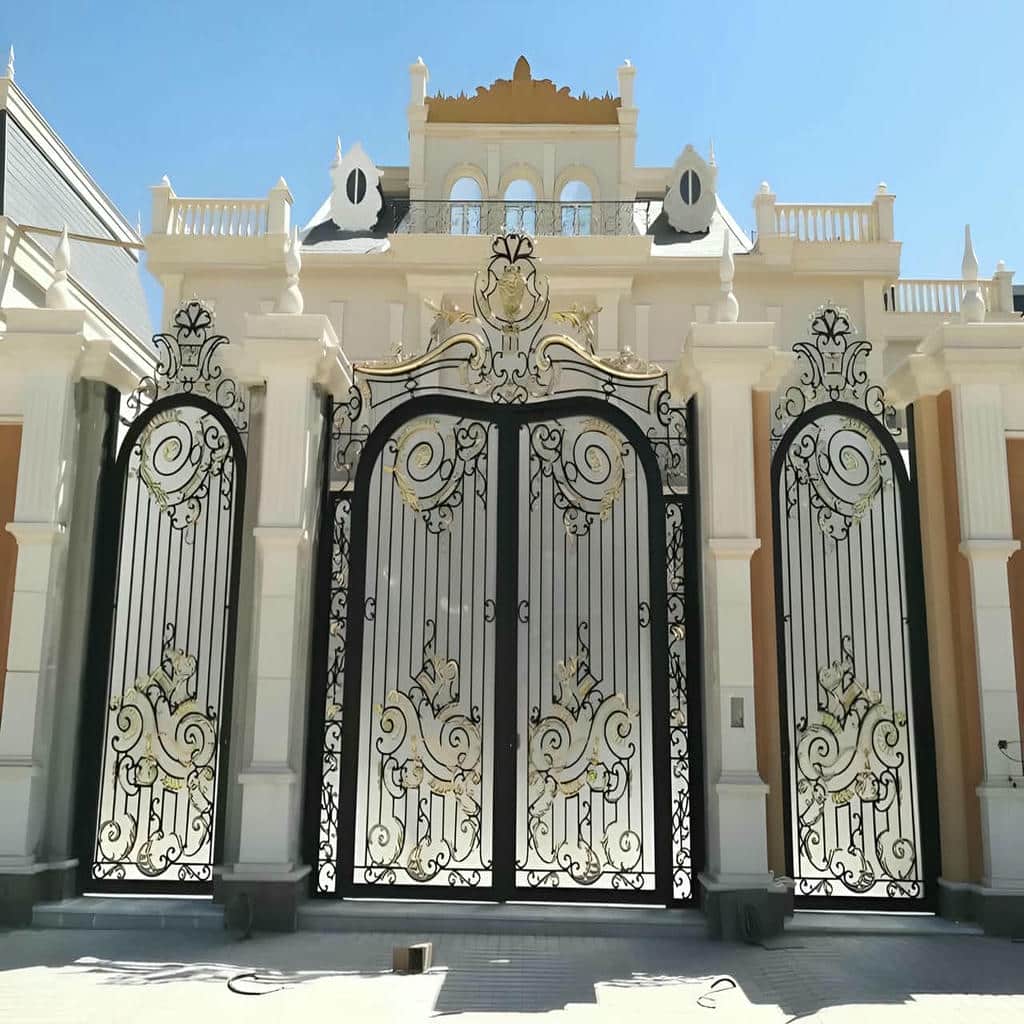 فروش درب حیاط ویلا کلاسیک در همدان
