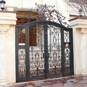 درب حیاط ویلا در شیراز