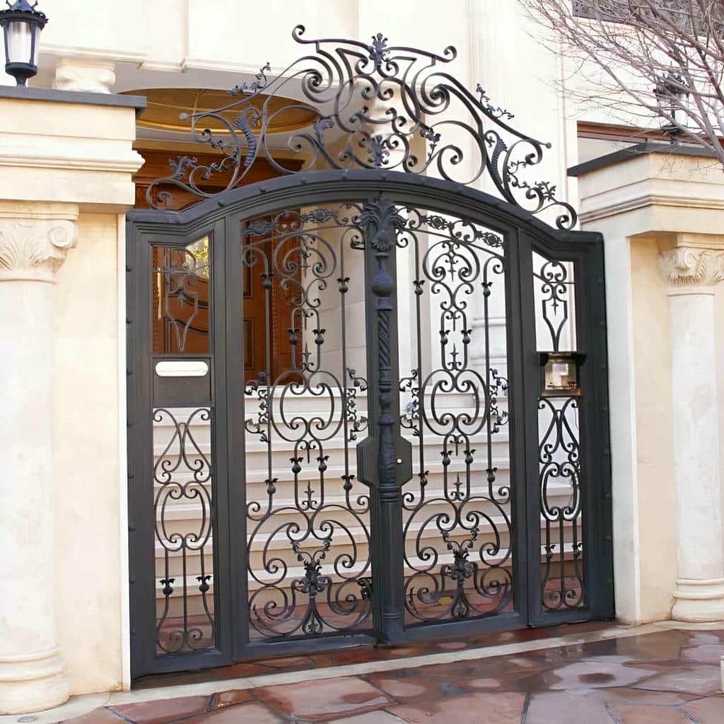 درب حیاط ویلا در شیراز