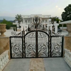 درب حیاط ویلا در اندیشه