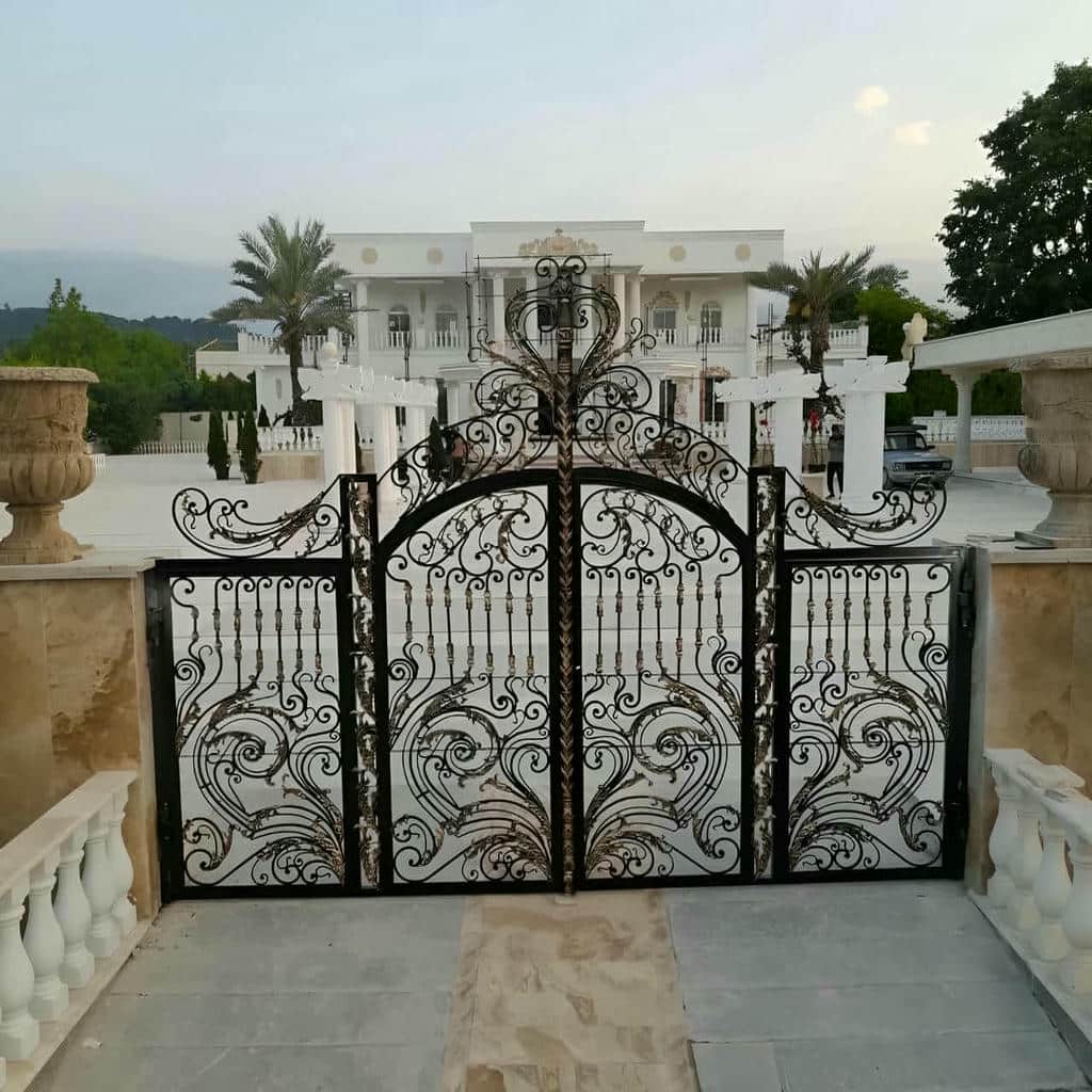 درب حیاط ویلا در اندیشه