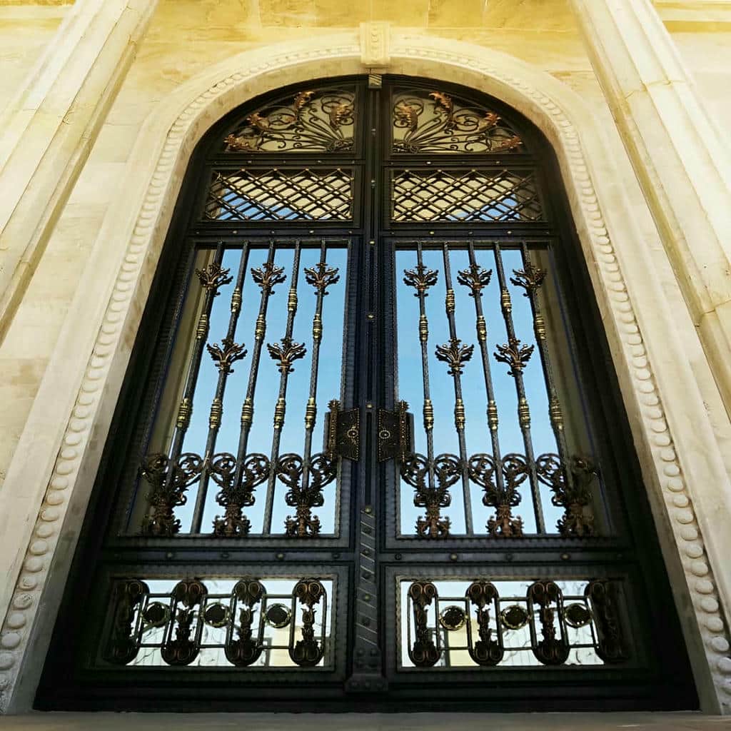 نصب درب حیاط ویلا مدرن در آمل