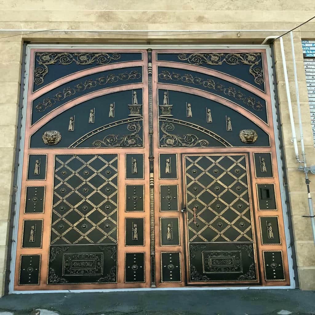 نصب درب حیاط ویلا مدرن در بومهن