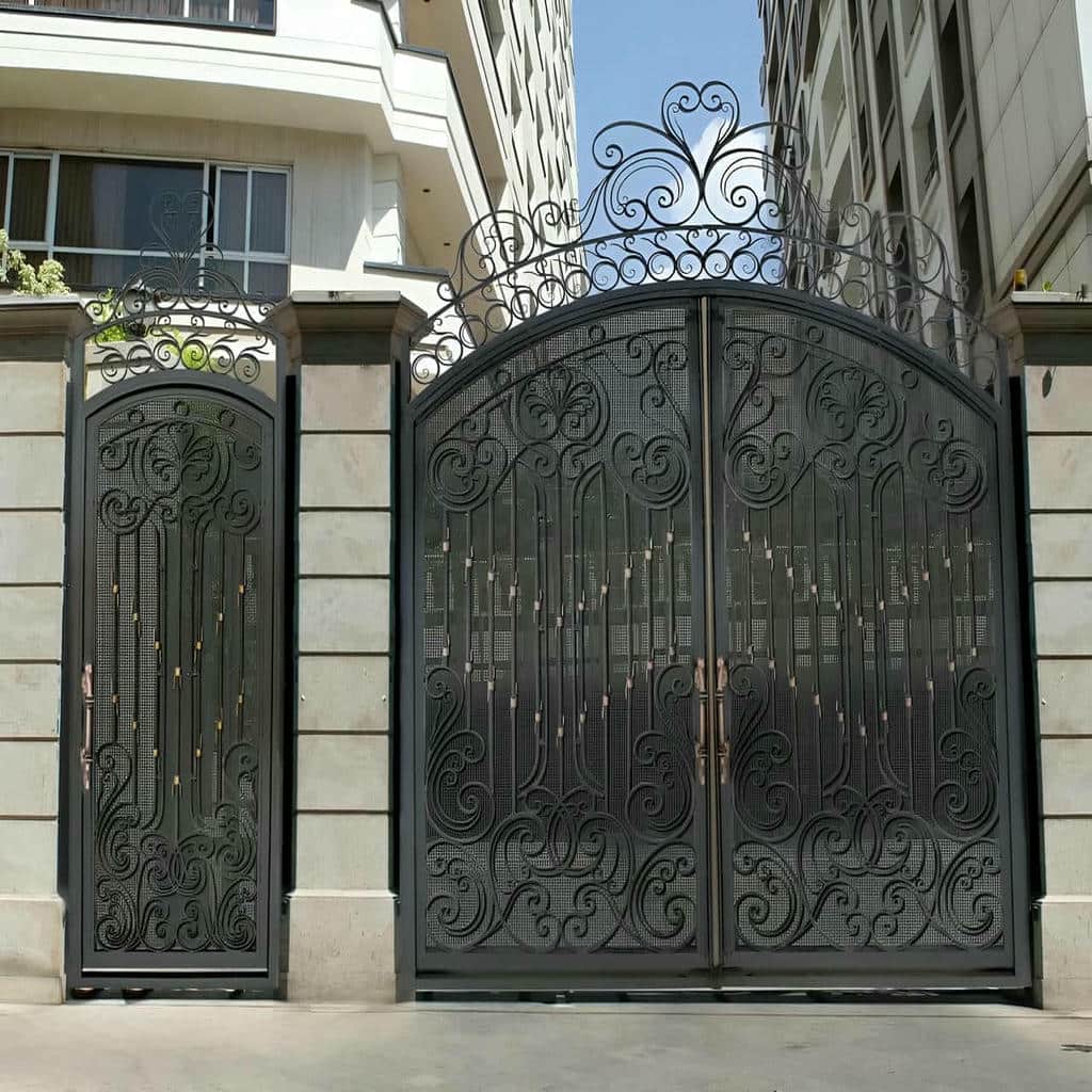 درب حیاط ویلا در عظیمیه کرج