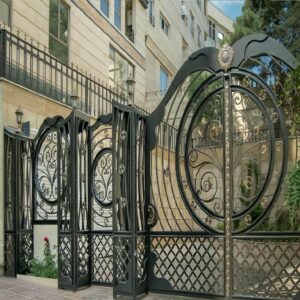 درب حیاط ویلا در نیشابور