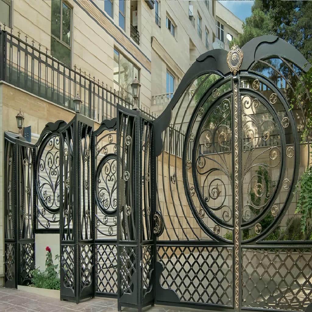 درب حیاط ویلا در نیشابور