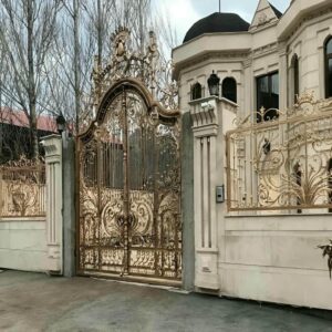 درب حیاط ویلا در کاشان