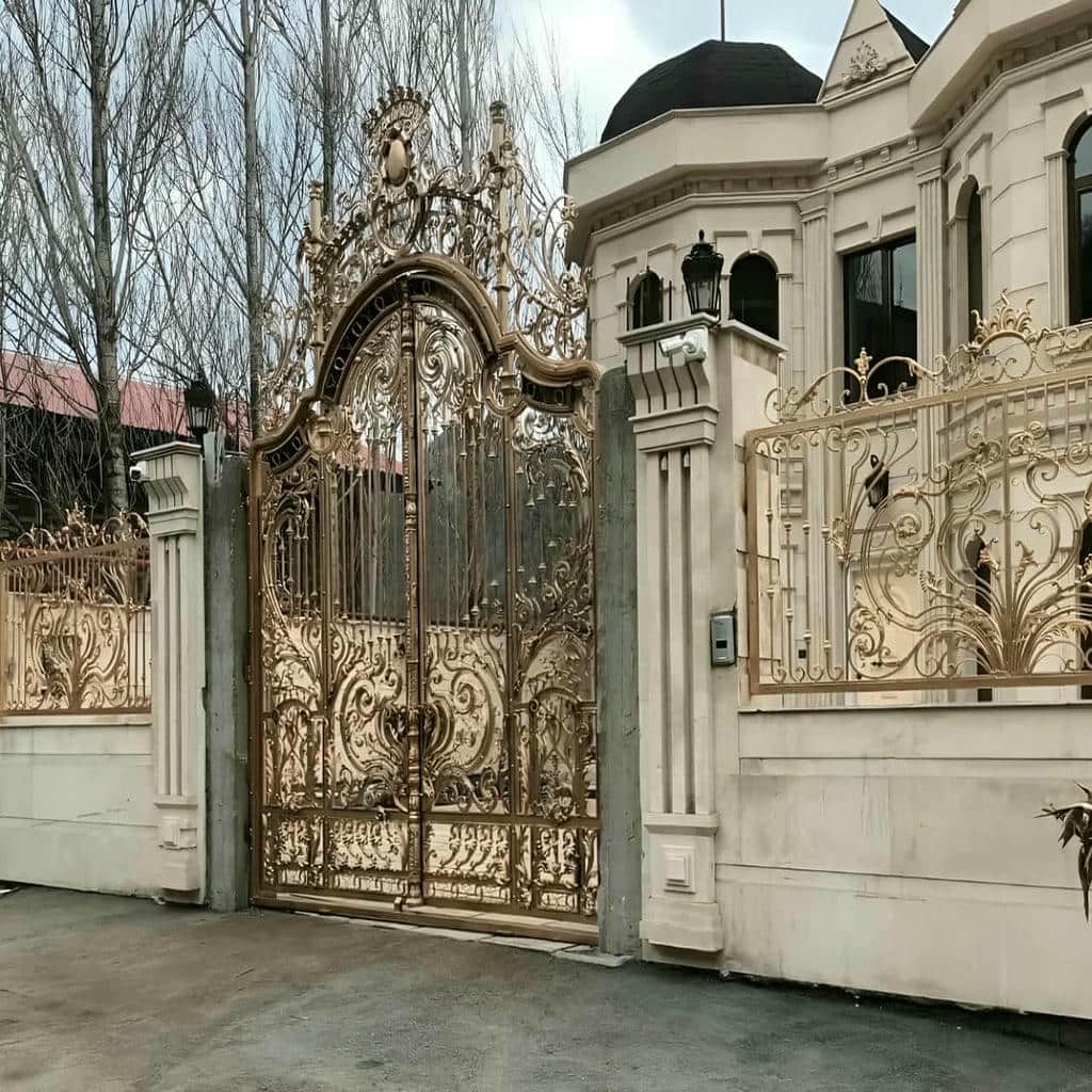 درب حیاط ویلا در کاشان