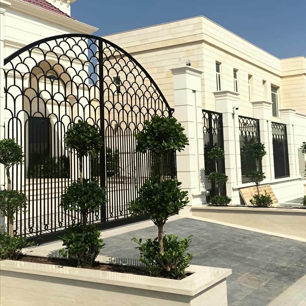 فروش درب حیاط ویلا مدرن در کمال شهر