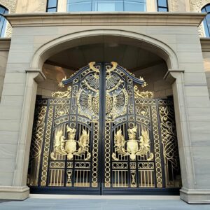 درب حیاط ویلا در اصفهان