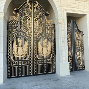 درب حیاط ویلا در یزد