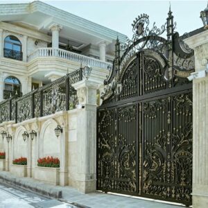 درب حیاط ویلا در مشهد