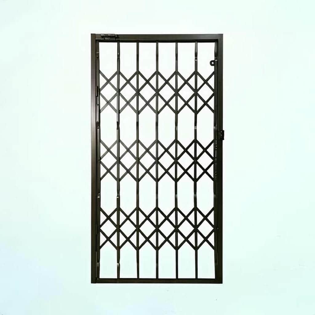 درب آکاردئونی با جوشکاری اصولی روی اتصالات اصلی