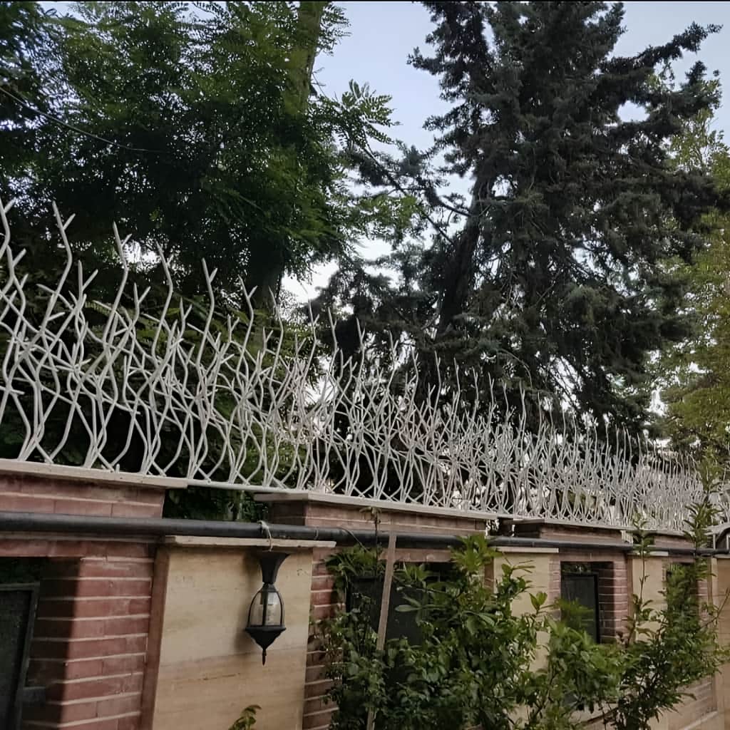 حفاظ شاخ گوزنی با رنگ آمیزی مقاوم روی سطح فلز
