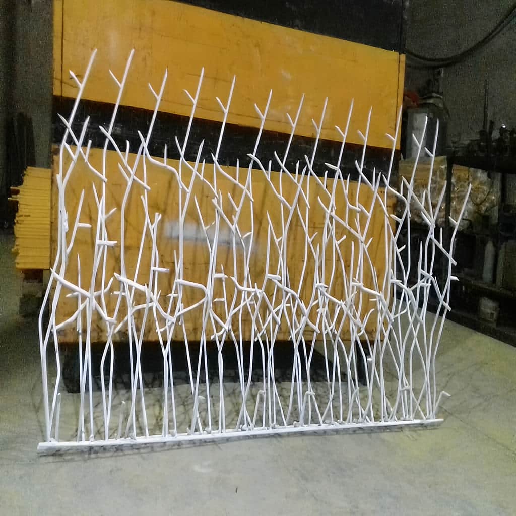 حفاظ شاخ گوزنی خاردار با شاسی فلزی محکم