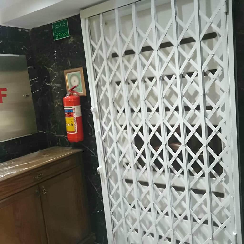 محافظ فلزی درب آپارتمان با فریم آهنی مقاوم