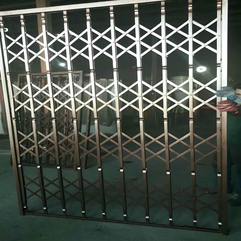 حفاظ ساختمان در زمان سفر با قفل ایمن روی ورودی