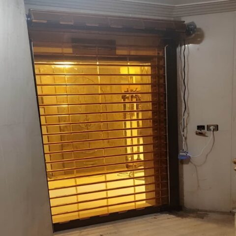 حفاظ کرکره ای برقی پشت درب واحد آپارتمان