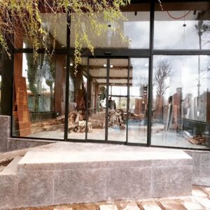 قیمت درب شیشه ای اتوماتیک منحنی لوکس