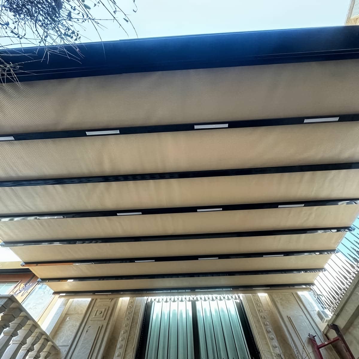 سقف برقی کاربردی حیاط با ریموت کنترل دستی